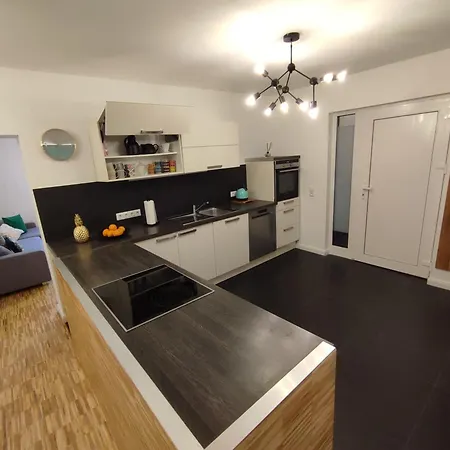 Modernes In Verkehrsguenstiger Lage Apartment *