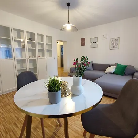 Modernes In Verkehrsguenstiger Lage Floersheim am Main